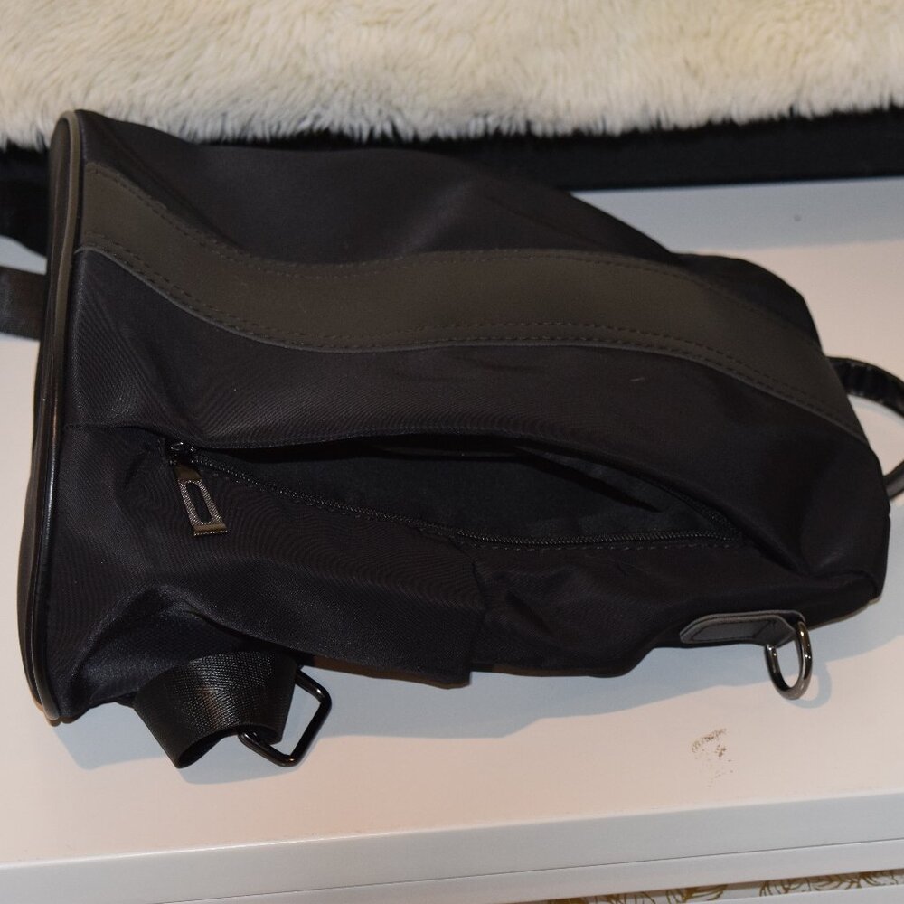 Anti-theft/Pickpocket Backpac - Picture 4 of 5